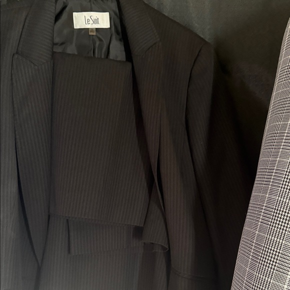 Le Suit Women's Dark Pinstripe Suit - Picture 3 of 3